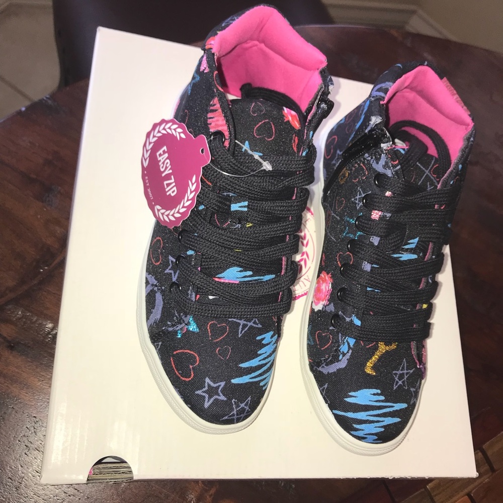 SO black high tops sneakers with a easy zip
